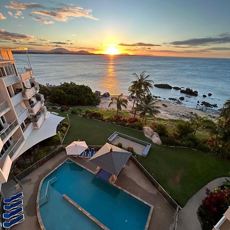 Coral Cove Apartments - Absolute Beachfront Resort Bowen Exterior photo