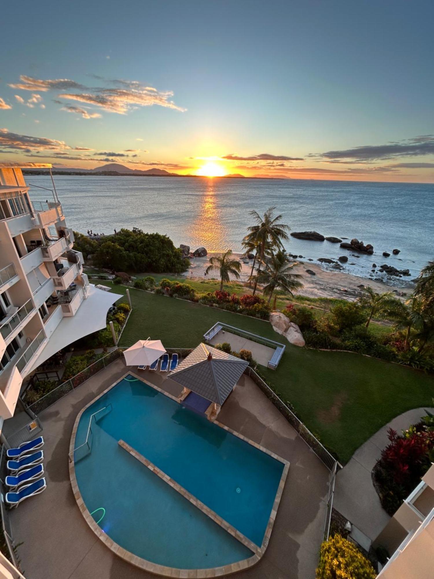 Coral Cove Apartments - Absolute Beachfront Resort Bowen Exterior photo