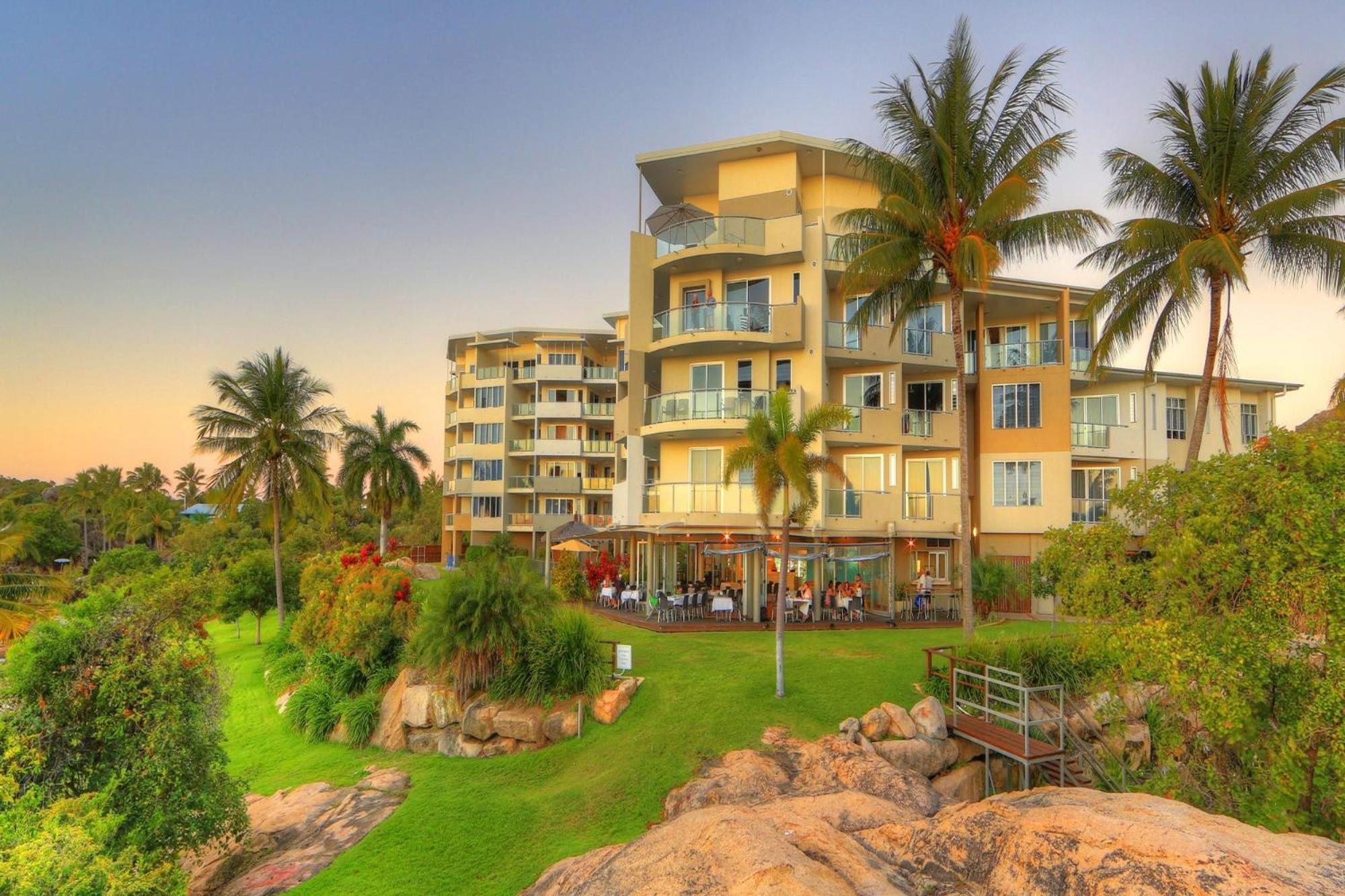 Coral Cove Apartments - Absolute Beachfront Resort Bowen Exterior photo