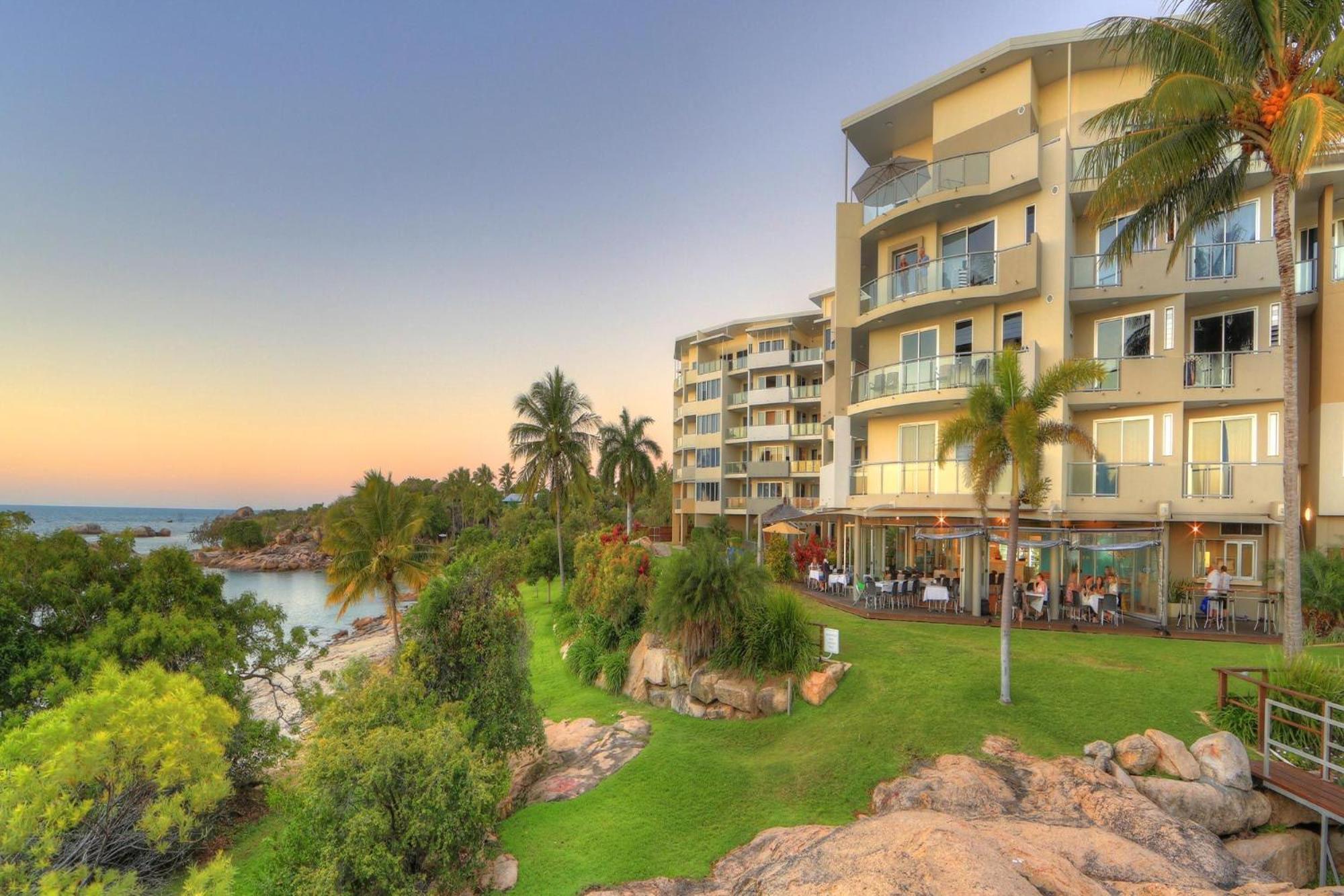 Coral Cove Apartments - Absolute Beachfront Resort Bowen Exterior photo