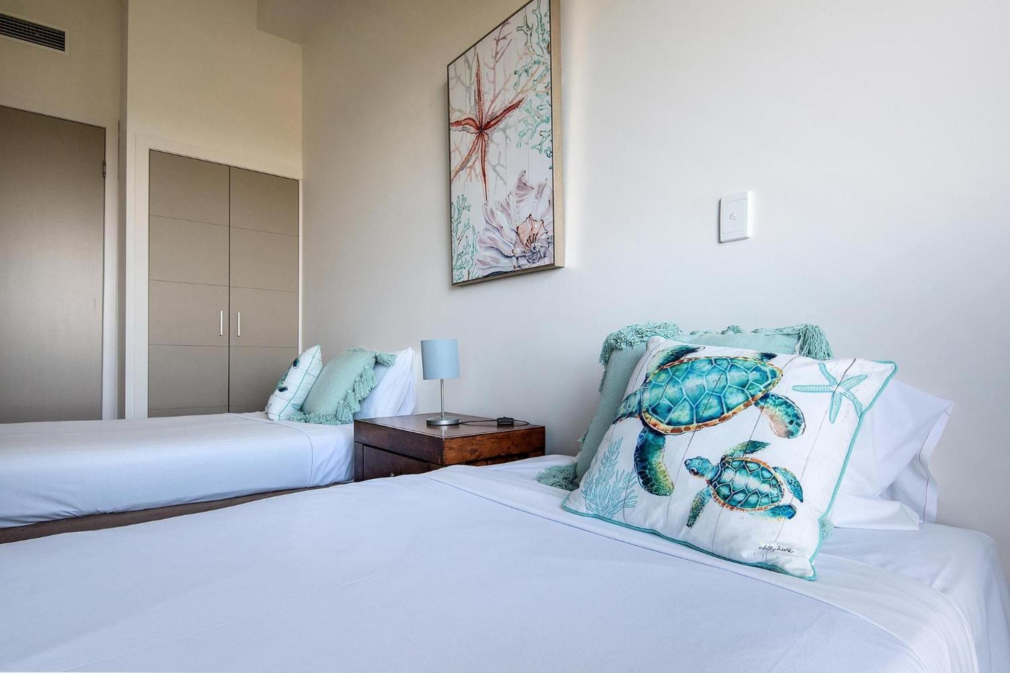 Coral Cove Apartments - Absolute Beachfront Resort Bowen Exterior photo