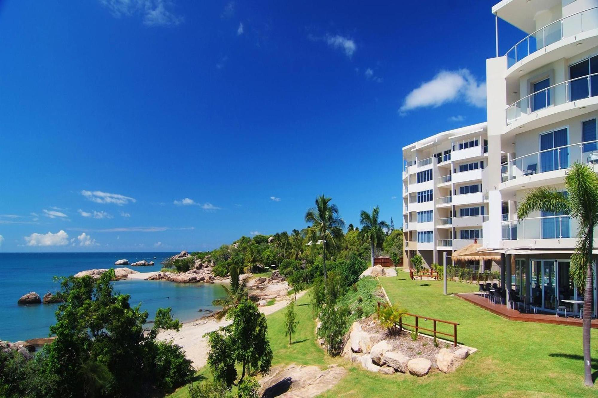 Coral Cove Apartments - Absolute Beachfront Resort Bowen Exterior photo