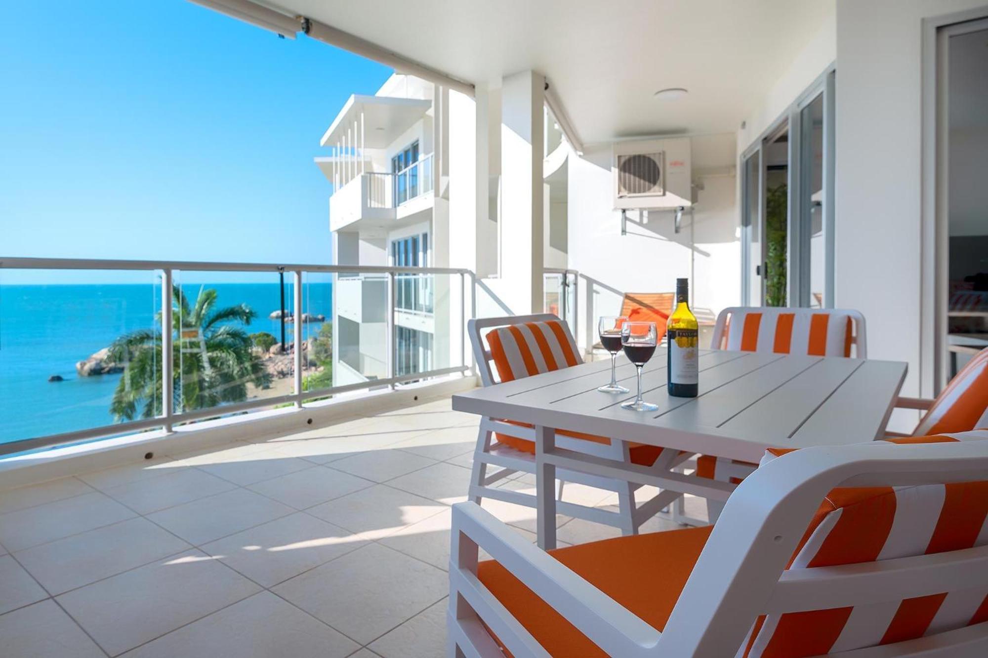 Coral Cove Apartments - Absolute Beachfront Resort Bowen Exterior photo