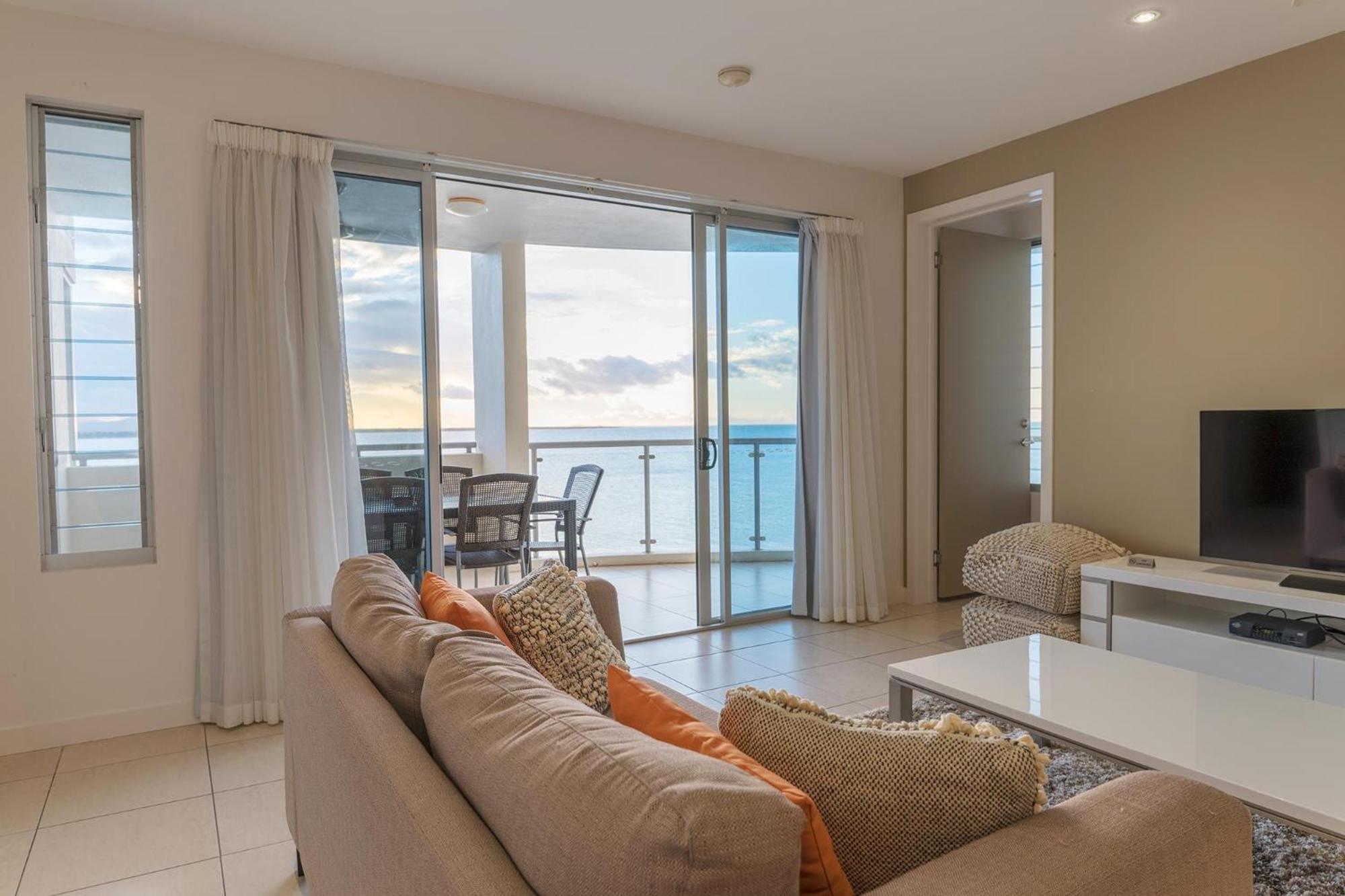 Coral Cove Apartments - Absolute Beachfront Resort Bowen Exterior photo