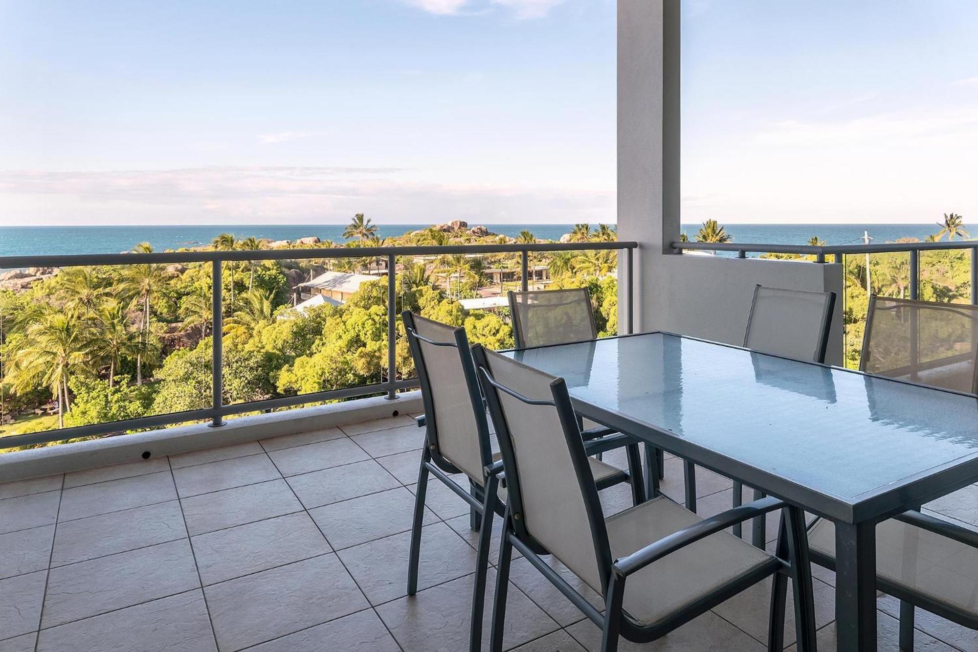 Coral Cove Apartments - Absolute Beachfront Resort Bowen Exterior photo