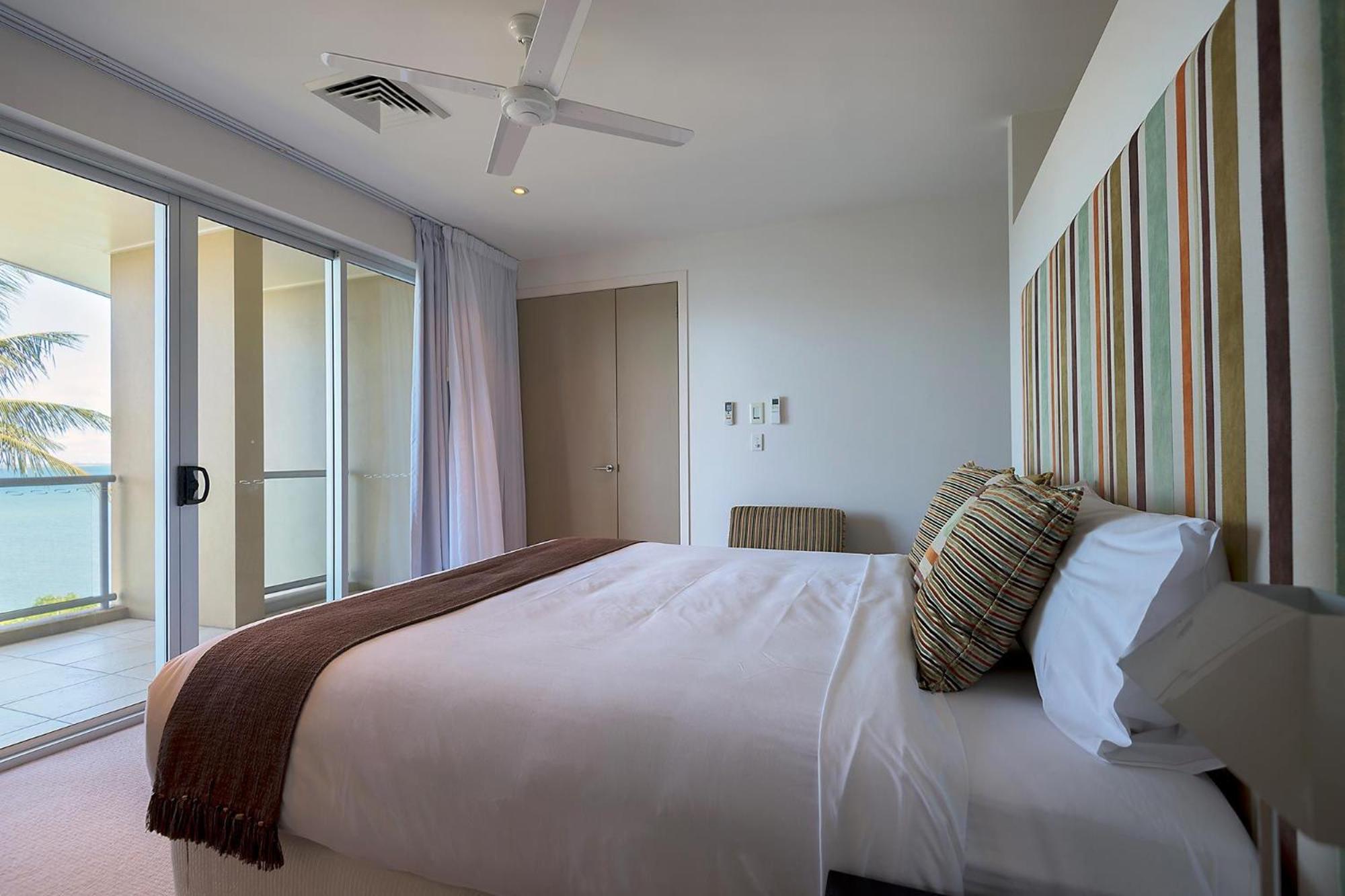 Coral Cove Apartments - Absolute Beachfront Resort Bowen Exterior photo