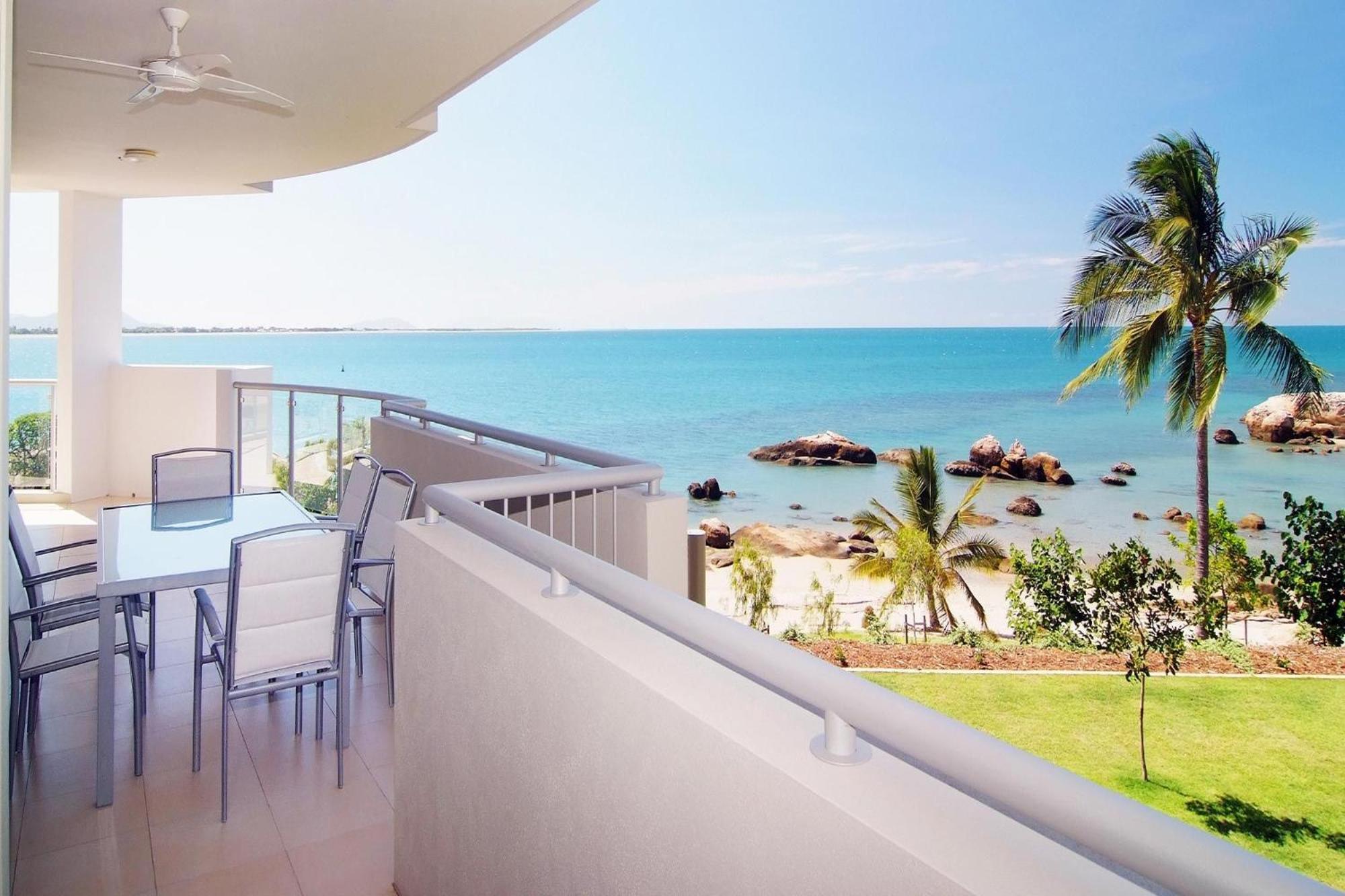 Coral Cove Apartments - Absolute Beachfront Resort Bowen Exterior photo