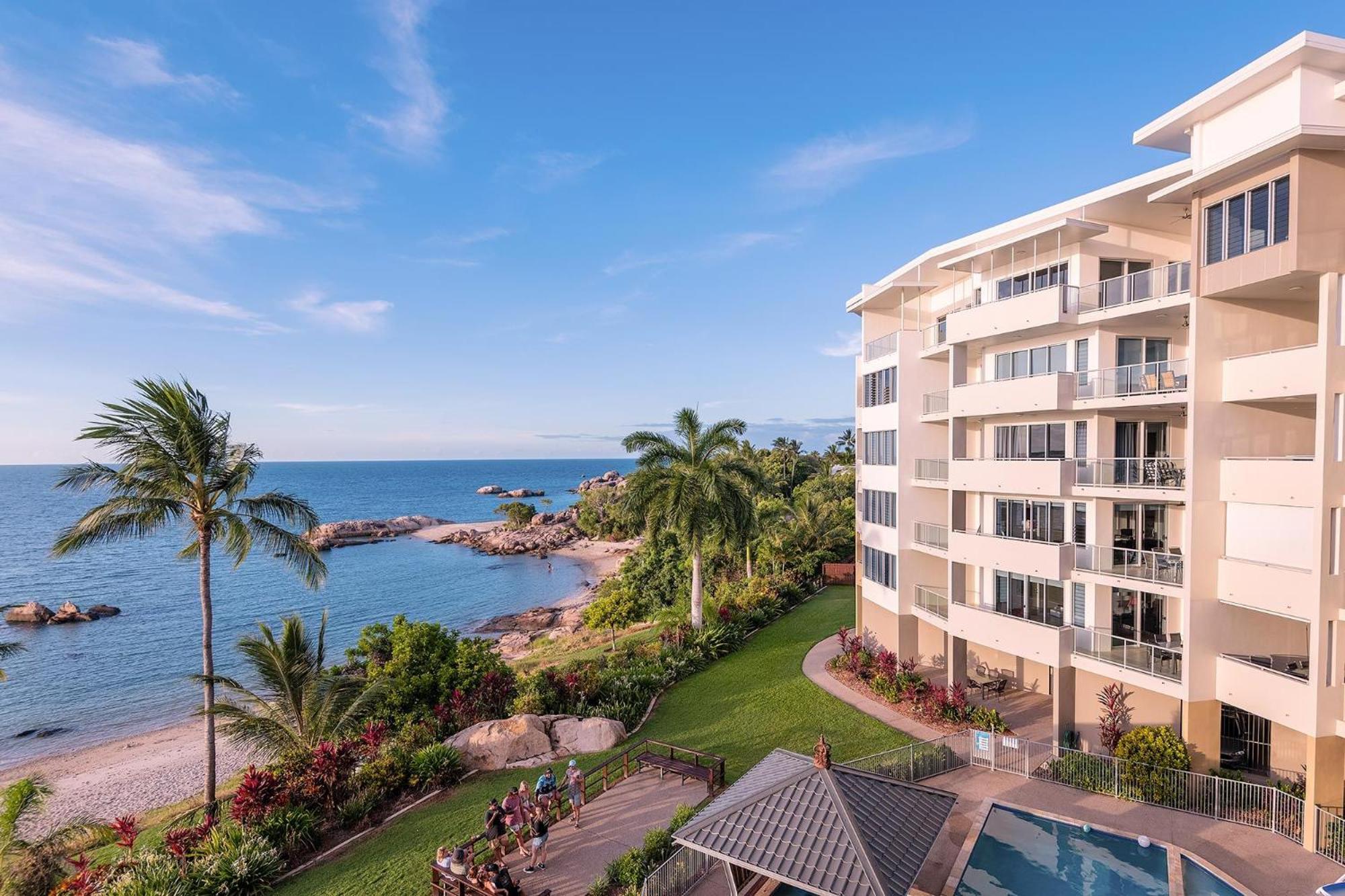 Coral Cove Apartments - Absolute Beachfront Resort Bowen Exterior photo