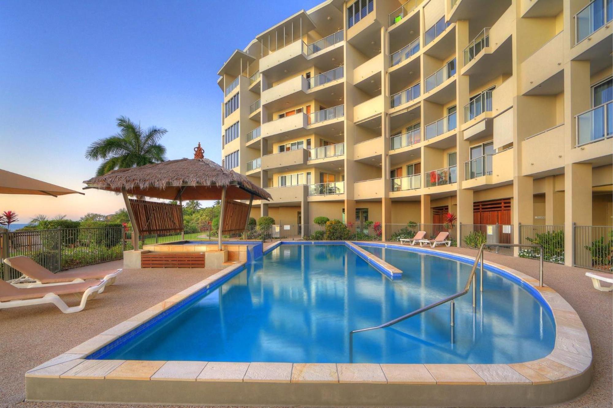 Coral Cove Apartments - Absolute Beachfront Resort Bowen Exterior photo