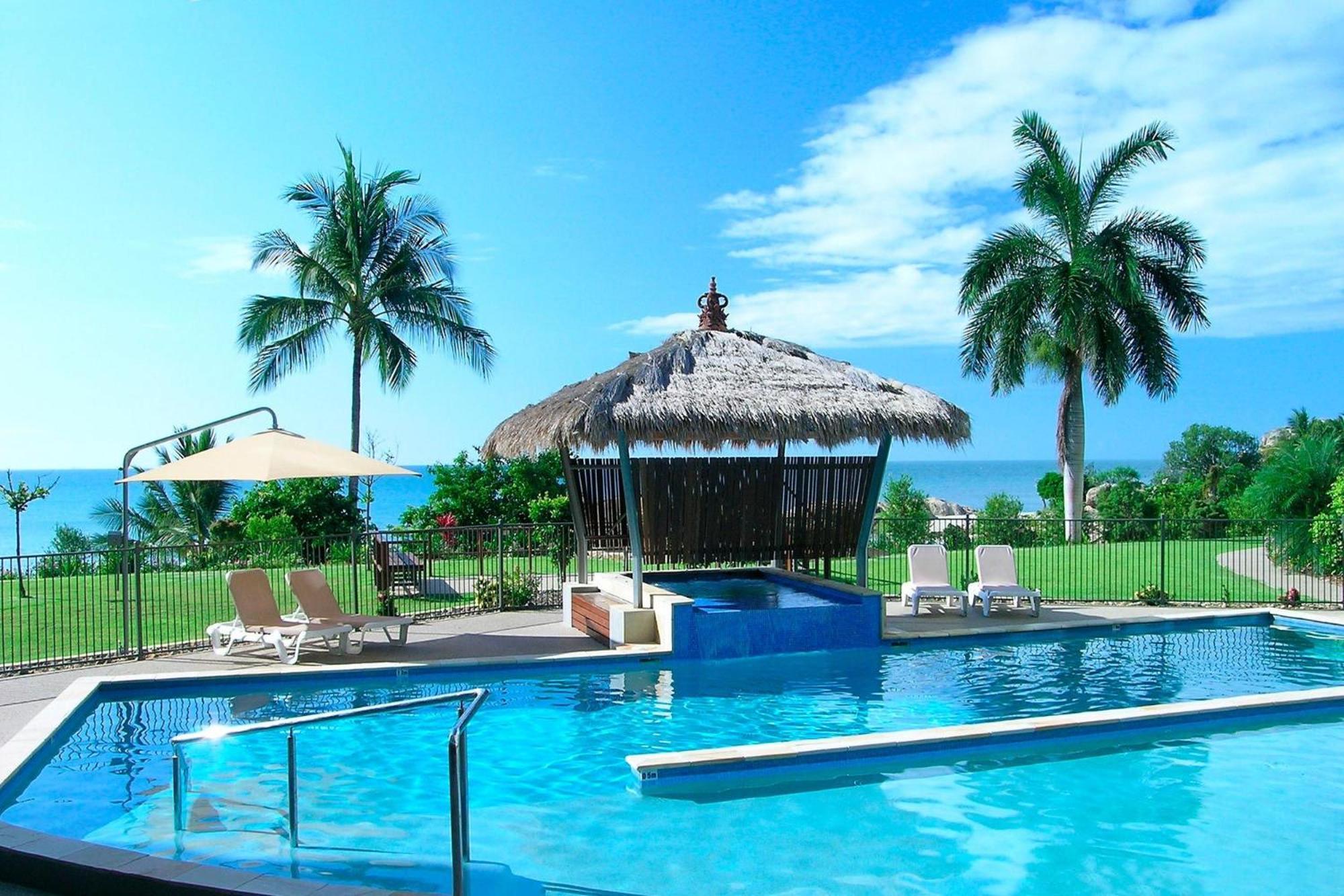 Coral Cove Apartments - Absolute Beachfront Resort Bowen Exterior photo